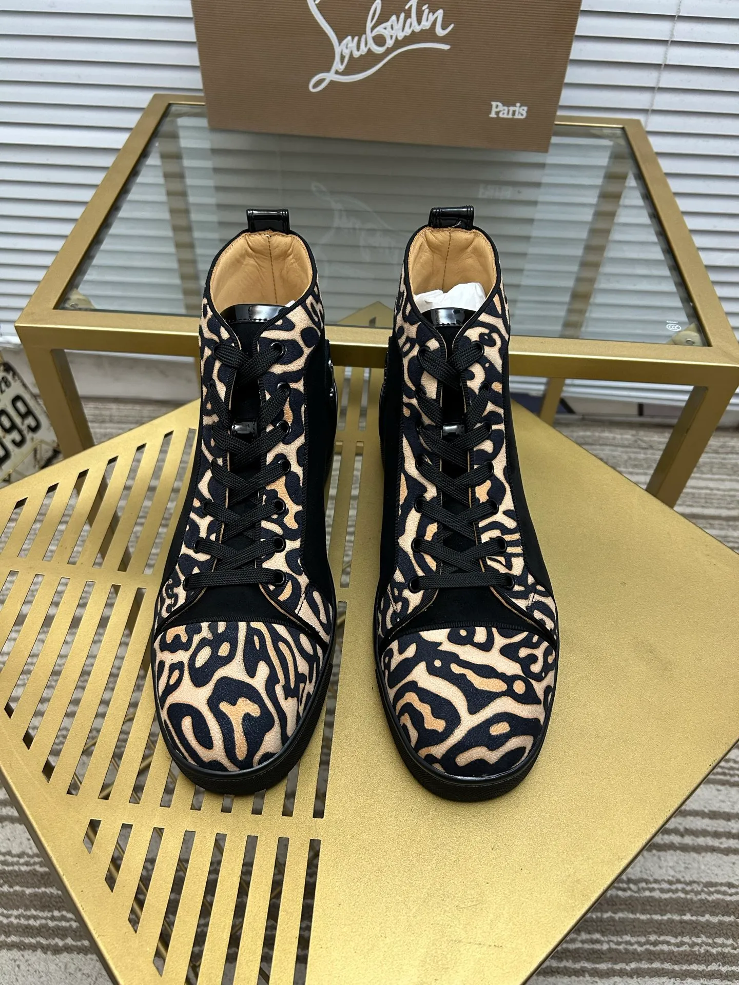 (Customized model) Ex-factory price is 540. christian louboutin (CL red sole shoes) counter series, casual sneakers for couples 📢 📢 📢 Exclusive hot style release 🎈🎈💪 Movable latex feet 👻 Finished outsole line [Proud] 😝Female 35-40# Male 38#-46, global supply😝 [Top version]: Original imported genuine leather upper, top original leather lining, original molded TPU outsole, original 1:1 detail processing, original shoe last,